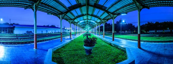 泰国清迈火车站夜景全景 — 图库照片
