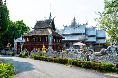 CHIANG MAI, THAILAND - 15 Nisan 2020: Wat Sri Suphan veya Tayland 'ın Chiang Mai eyaletindeki Gümüş Tapınak.