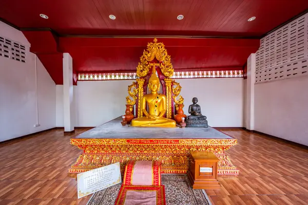 チェンマイ 2020年5月22日 チェンマイ県ブパラム寺院の古い仏像 — ストック写真