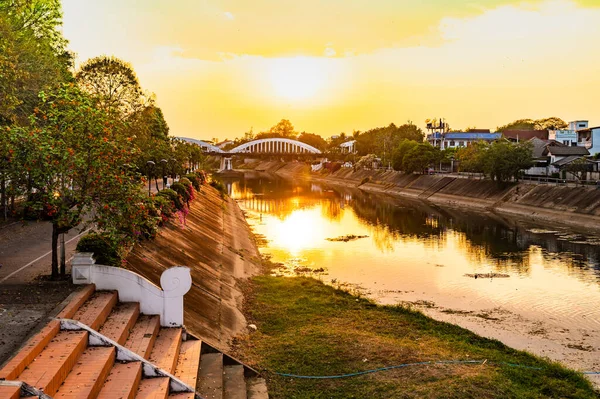 Ratsadaphisek Bridge Wang River Evening Lampang Province — Fotografia de Stock