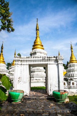 Tayland 'ın Lampang bölgesindeki Chedi Sao Lang tapınağı..