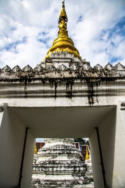 Tayland 'ın Lampang bölgesindeki Chedi Sao Lang tapınağı..