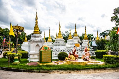 Tayland 'ın Lampang bölgesindeki Chedi Sao Lang tapınağı..