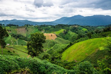 Tayland 'ın Phayao eyaletindeki dağ manzarası.