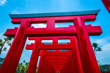 Hinoki topraklarındaki Torii tüneli, Tayland.