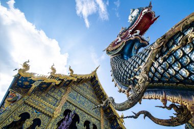 Tayland 'ın Chiang Rai bölgesindeki Rong Sua 10 tapınağı..