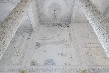 Tayland 'daki Hyuaplakang tapınağındaki Tayland tarzı kilisede çok güzel kalıplar var..