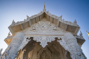 Tayland 'daki Hyuaplakang tapınağındaki güzel Tayland tarzı kilise..