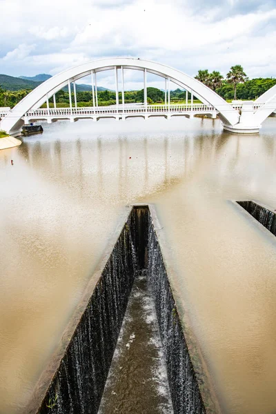 Vit Bro Över Mae Tha Floden Thailand — Stockfoto