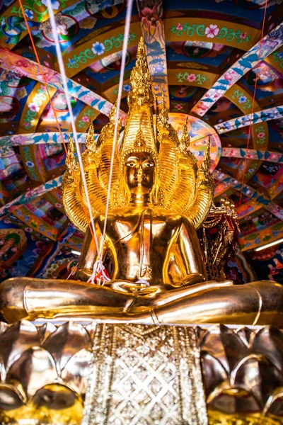 Statue Bouddha Dans Magnifique Dôme Thaïlande — Photo