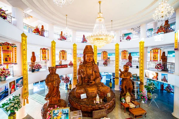 Estatua Guan Yin Hecha Madera Templo Hyuaplakang Tailandia — Foto de Stock
