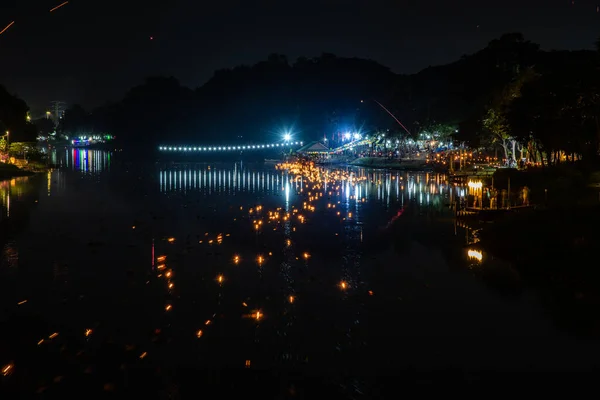 Mae Ping River Yee Peng Loy Krathong Festival Thailand — Stok fotoğraf