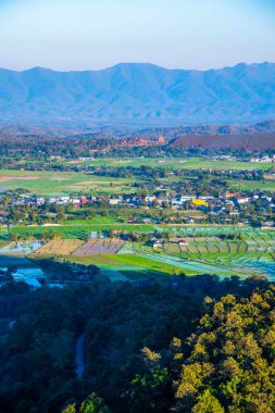 Tayland 'ın Wiang Papao semtindeki kır manzarası.