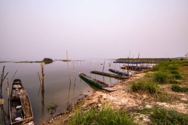 Kwan Phayao Gölü, Tayland 'da balıkçı teknesi.