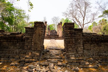 Wat Suan Kaeo Utthayan Yai tapınağı Si Satchanalai tarihi parkı, Tayland.