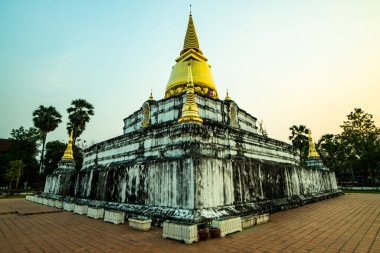 Phra Boromma 'daki antik tapınak Thung Yang tapınağı, Tayland.