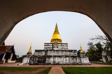 Phra Boromma 'daki antik tapınak Thung Yang tapınağı, Tayland.