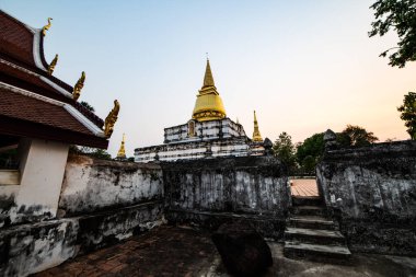 Phra Boromma 'daki antik tapınak Thung Yang tapınağı, Tayland.