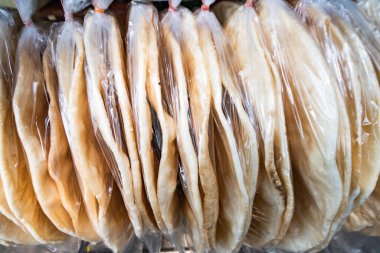 Tayland 'da plastik torbada gevrek dev pirinç..