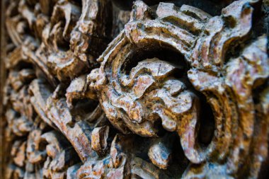 Donsak Tapınağı, Uttaradit 'te antik ahşap oymacılığı,