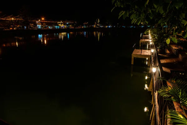 Passerelle Bord Lac Dans Temple Tra Phang Thong Thaïlande — Photo