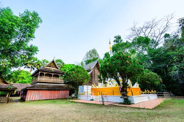 White Pagoda Ancient Wooden Building Wat Luang Khun Win Chiangmai — Stockfoto