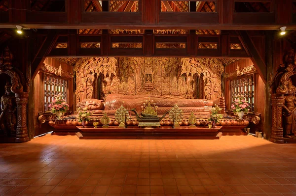 Wooden Reclining Buddha Wat Luang Khun Win Chiangmai Province Thailand — Stok fotoğraf