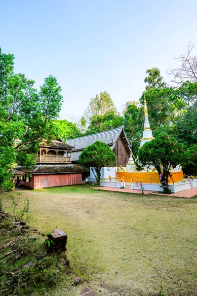 White Pagoda Ancient Wooden Building Wat Luang Khun Win Chiangmai — Foto Stock