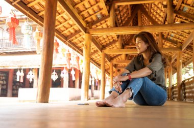 Tayland 'da Lanna İnşaat geçmişi olan Taylandlı kadın..