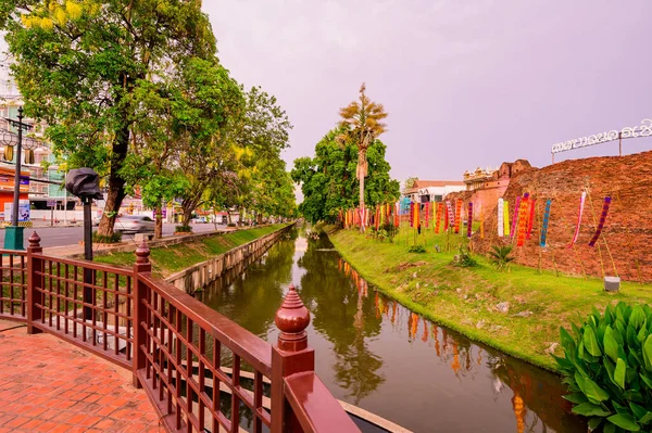 2021年4月13日 泰国松坎节期间 清迈华林角的城市护城河和街道 — 图库照片