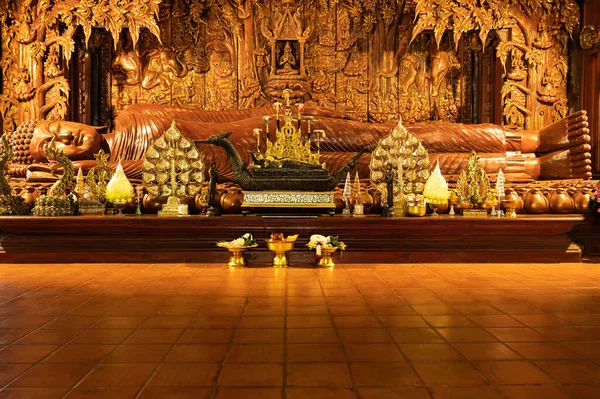 Wooden Reclining Buddha Wat Luang Khun Win Chiangmai Province Thailand — Zdjęcie stockowe