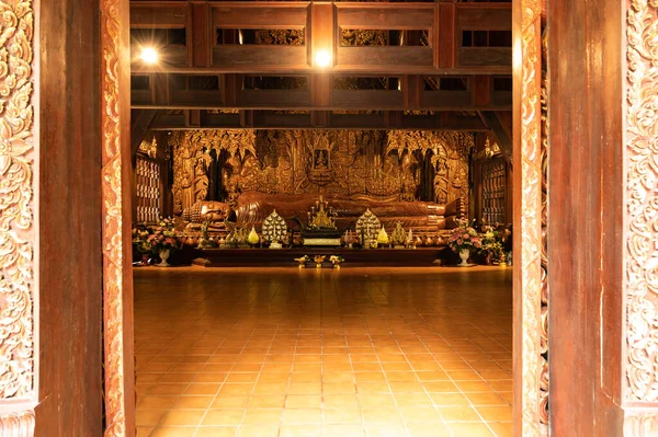 Wooden Reclining Buddha Wat Luang Khun Win Chiangmai Province Thailand — Foto de Stock