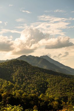 Tayland 'ın Phayao eyaletinin dağ manzarası.