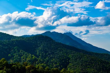 Tayland 'ın Phayao eyaletinin dağ manzarası.