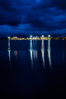 Gece Phayao şehri, Tayland.