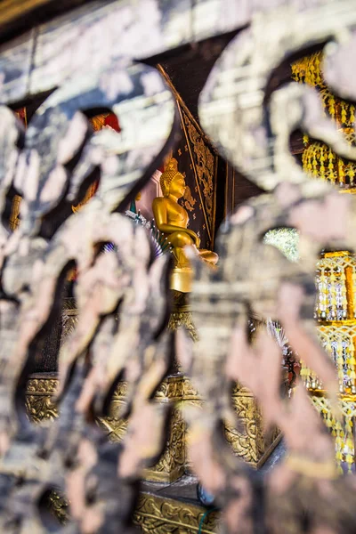 Золотий Будда Дерев Яним Переднім Планом Таїланд — стокове фото