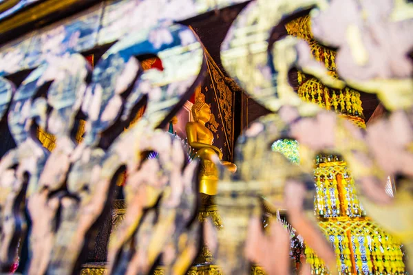 Buda Dourado Com Primeiro Plano Madeira Tailândia — Fotografia de Stock