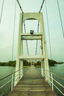 Nong Somboon Gölü, Tayland 'daki asma köprü..