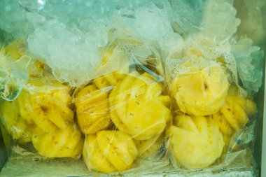 Naylon poşette ananas, Tayland.