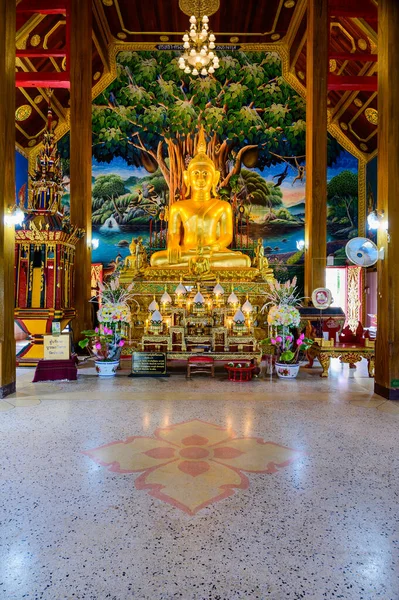 2020年11月5日 南省のプラン寺にあるタイ式教会の古い仏像 — ストック写真