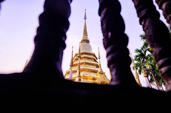 Ancient Golden Pagoda Wooden Balustrade Foreground Wat Phan Tao Chiang — 스톡 사진