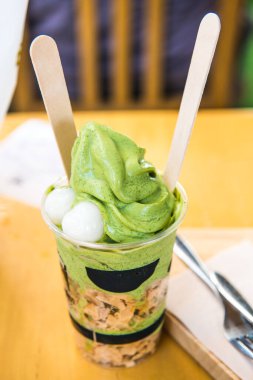 Plastik camlı kibrit dondurması, Tayland.