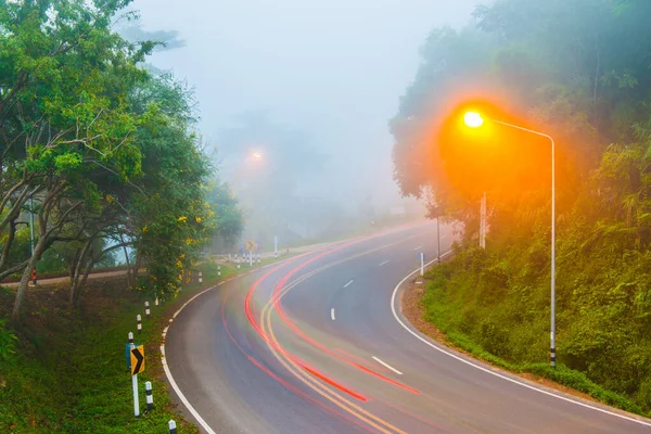 Curva Estrada Com Nevoeiro Tailândia — Fotografia de Stock