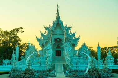 Tayland 'ın Chiang Rai bölgesindeki Rong Khun tapınağı..