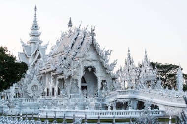 Tayland 'ın Chiang Rai bölgesindeki Rong Khun tapınağı..