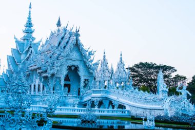 Tayland 'ın Chiang Rai bölgesindeki Rong Khun tapınağı..