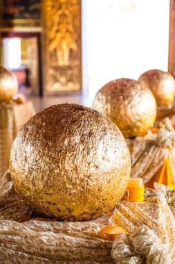 Altın folyolu Loknimit, Tayland.