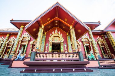 Prayodkhunpol 'deki güzel Tayland Kilisesi Wiang Kalong Tapınağı, Tayland.
