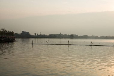 Kwan Phayao Gölü 'nde gün doğumu, Tayland.