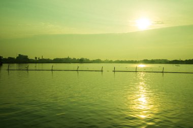 Kwan Phayao Gölü 'nde gün doğumu, Tayland.